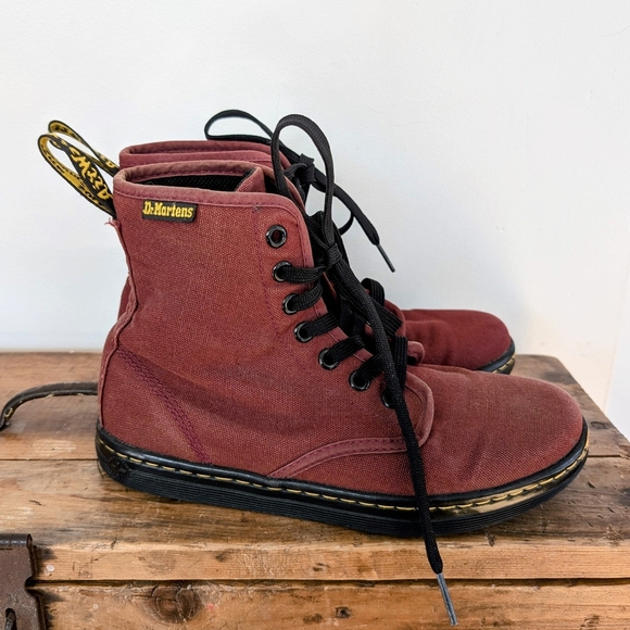 Dr. Martens Women's Shoreditch Canvas Cherry Red Boots ~ Size 5 US (36EU) - Picture 1 of 9